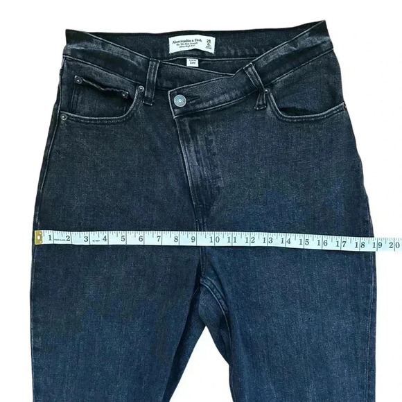 Abercrombie & Fitch Curve Love - Ultra High Rise 90s Straight Jean - Picture 7 of 9
